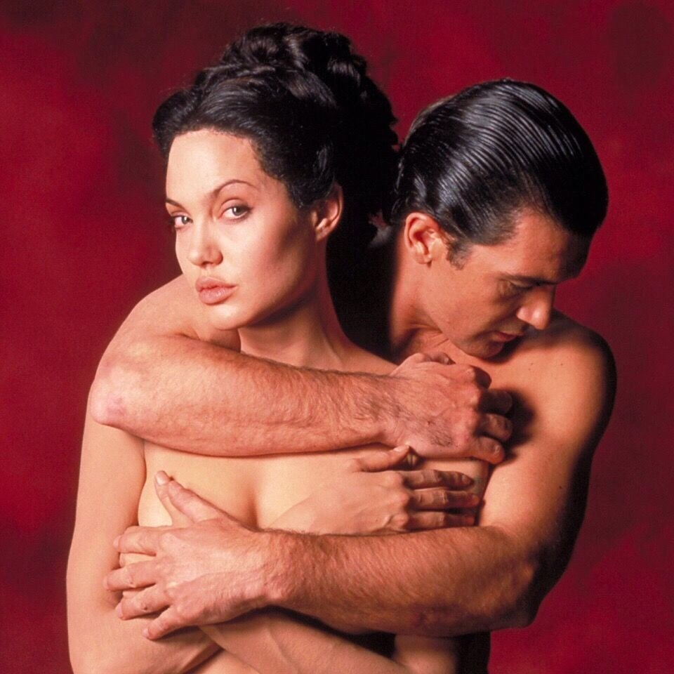 Упругая Грудь Анджелины Джоли – Изображая Бога 1997