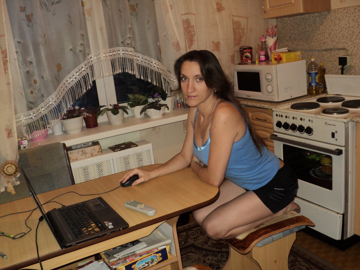Супруги дома 18. Женщины в домашней обстановке. Обычная русская женщина. Русские женщины в домашней обстановке. Женщины личное.