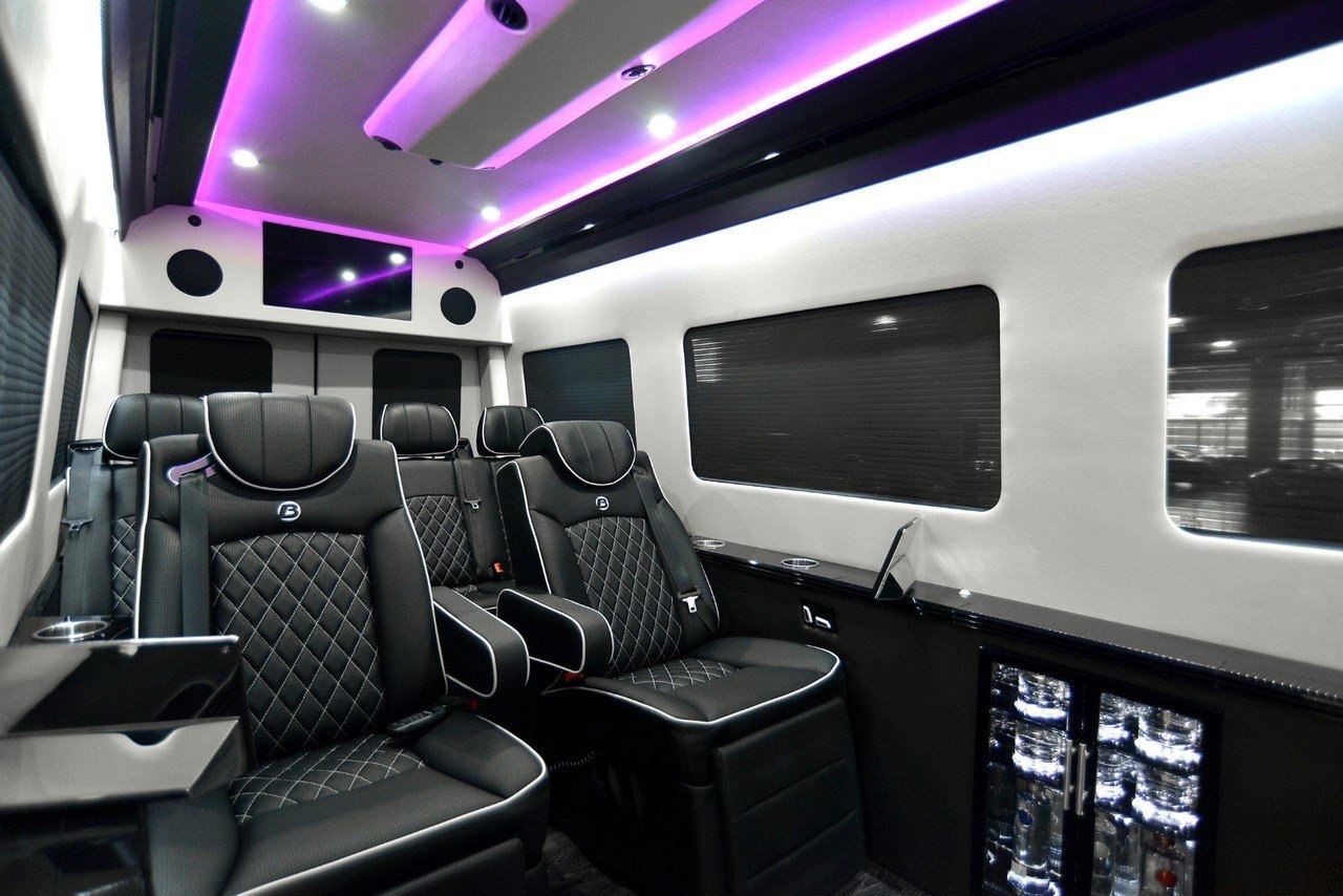 Вип спринтера. Mercedes Benz Sprinter VIP. Mercedes Benz Sprinter VIP Luxury Bus. Мерседес Спринтер вип салон. Мерседес Спринтер пассажирский вип.