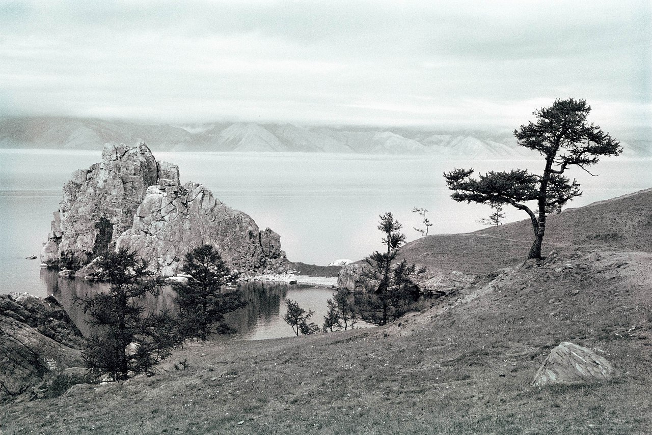Озеро Байкал чб
