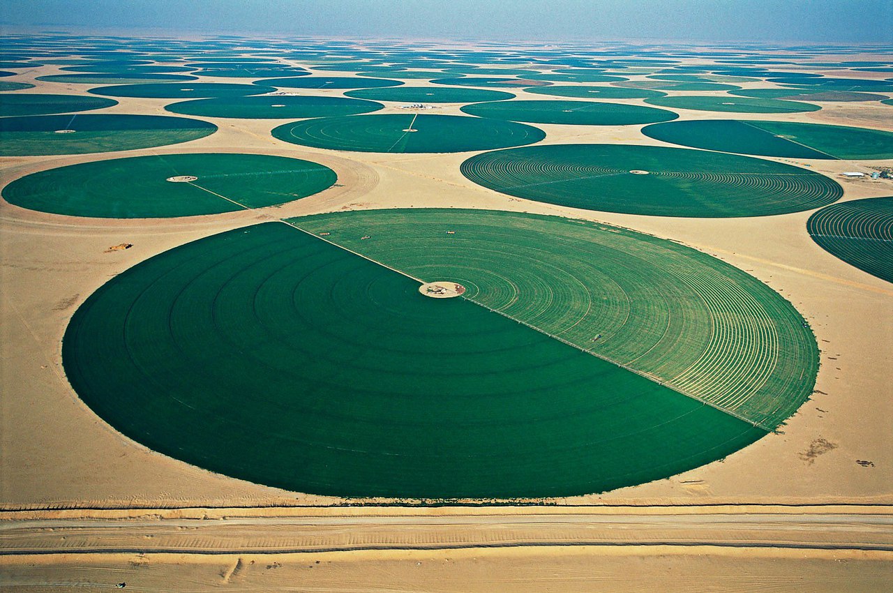 Реки саудовской аравии. Эль-Джауф (Саудовская Аравия). Эль-Джауф Ливия круги. Озеленение Саудовской Аравии. Озеленение пустыни в Саудовской Аравии.