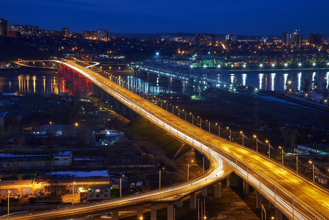 Едет в красноярск. Красноярск Октябрьский мост через Енисей. Четвертый мост Красноярск. Новый мост Красноярск. Октябрьский мост Красноярск ночью.