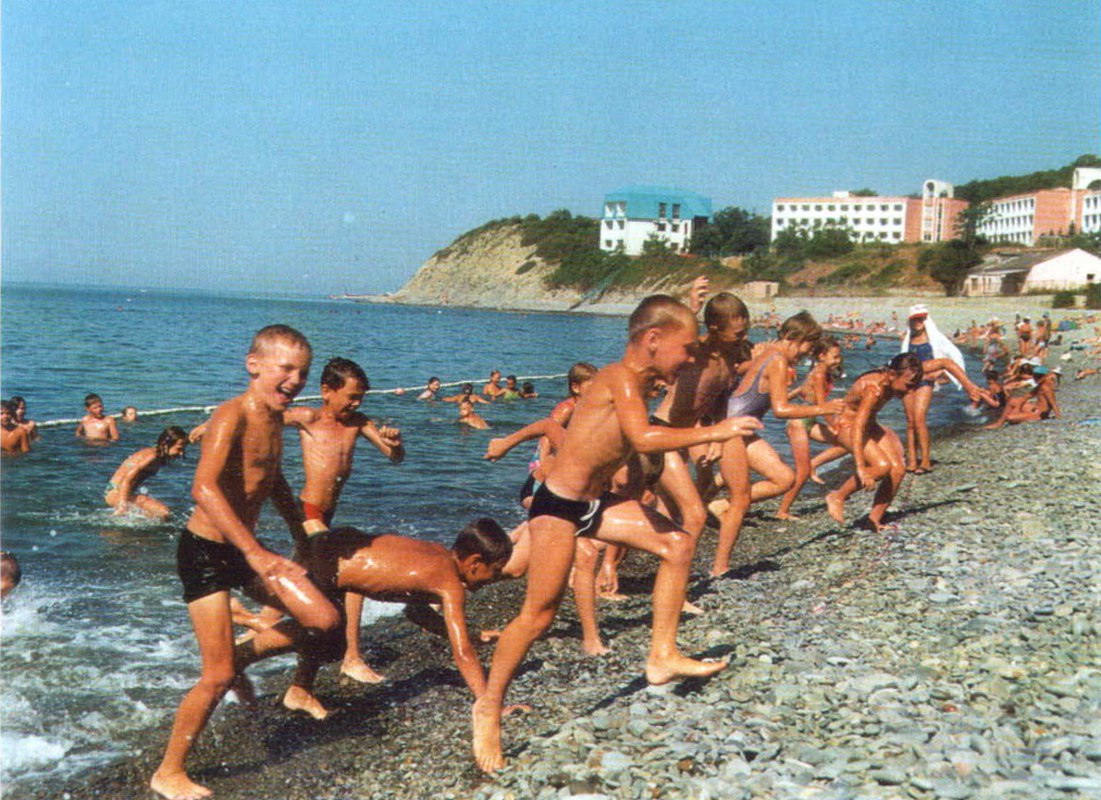 Пионерский лагерь на пляже