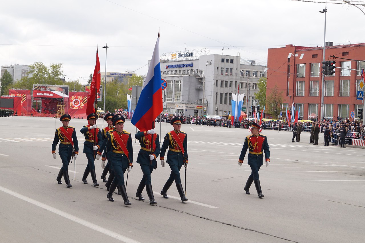загорают, фотоотчет с парада омск что довольна машиной