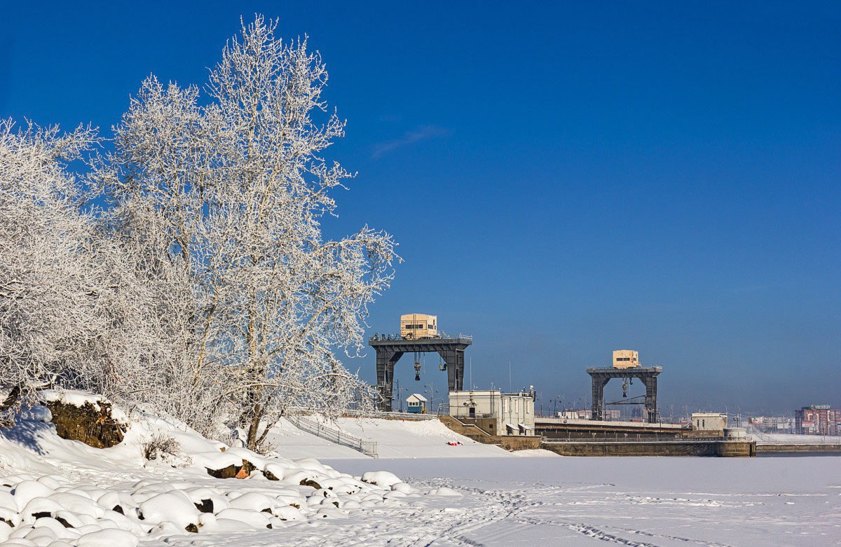 Зама иркутской области. ГЭС Иркутск зимой. Зимний Иркутск. Иркутск ПОГОДАПОГОДА зимой.