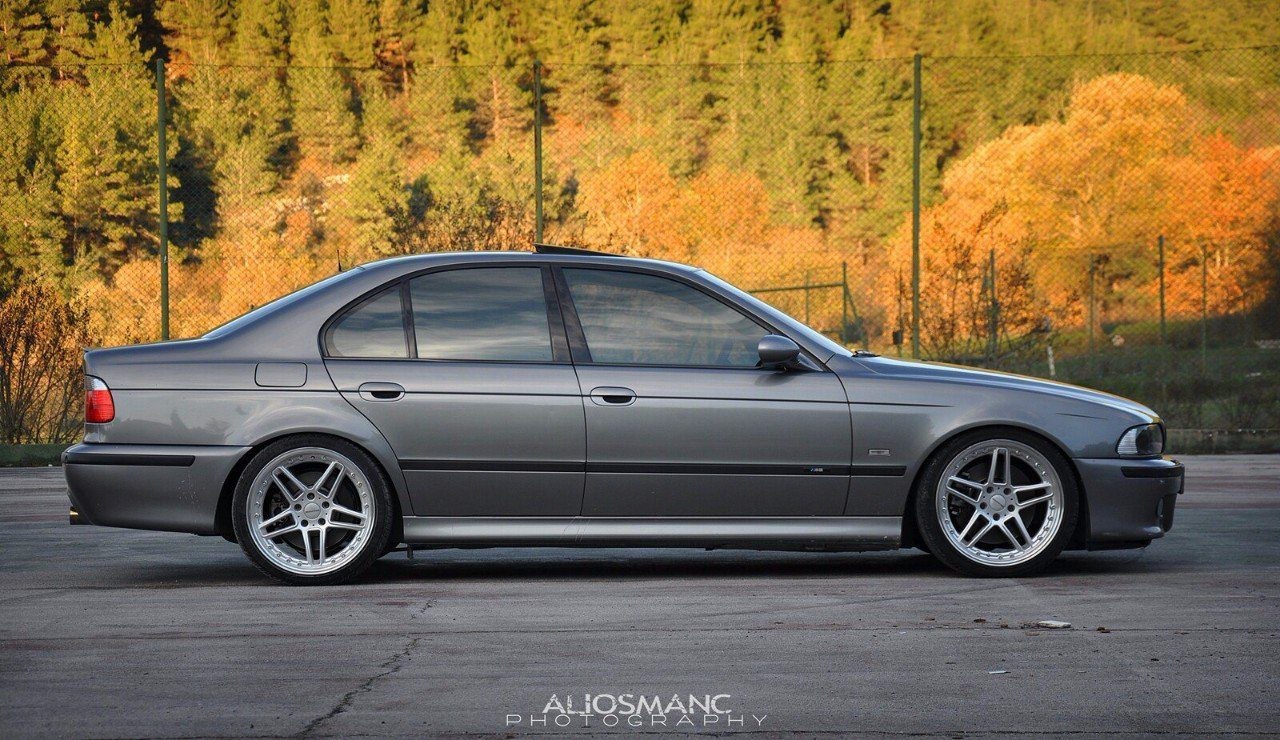 BMW e39 серая