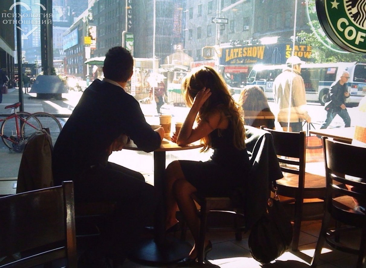 мужчина женщина в кафе фото