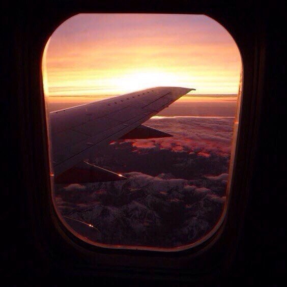Фото в самолете у окна ночью