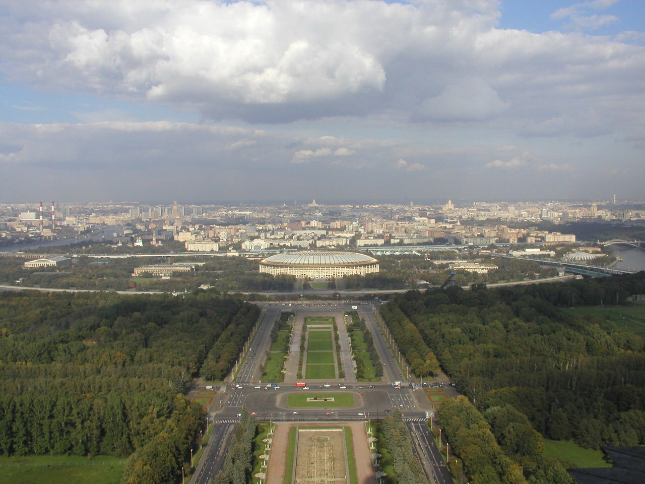 Москва природная. Смотровая Воробьевы горы. Москва Воробьевы горы смотровая площадка. Поклонная гора Воробьевы горы. Смотровая площадка МГУ Воробьевы горы.