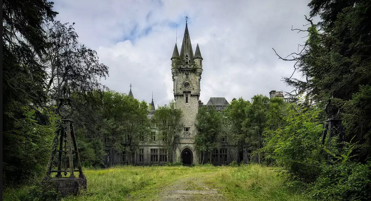 Заброшенный замок в Эстонии