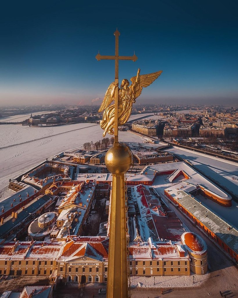 Ангел петропавловского собора фото на шпиле