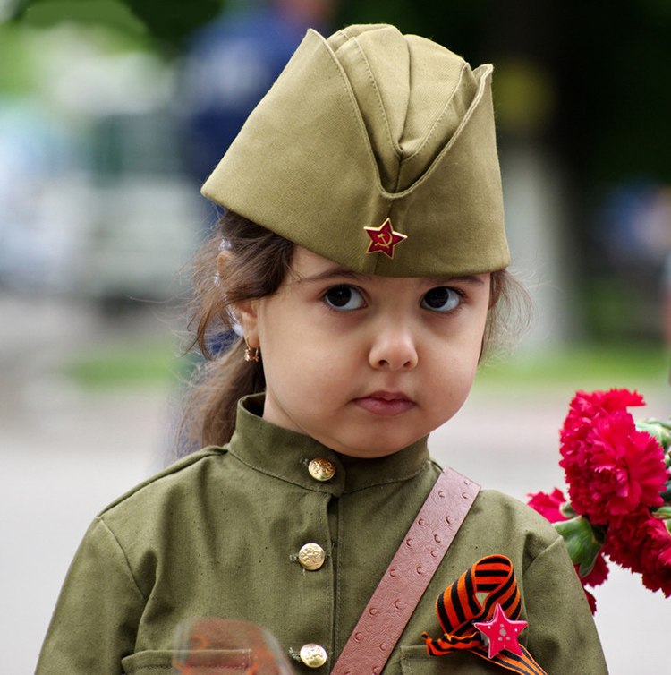 Девочка в гимнастерке рисунок