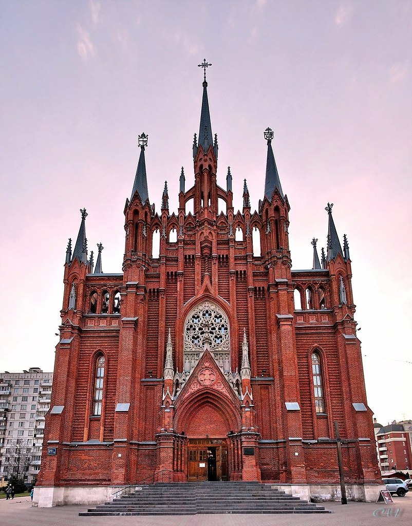 готический собор в москве на грузинской