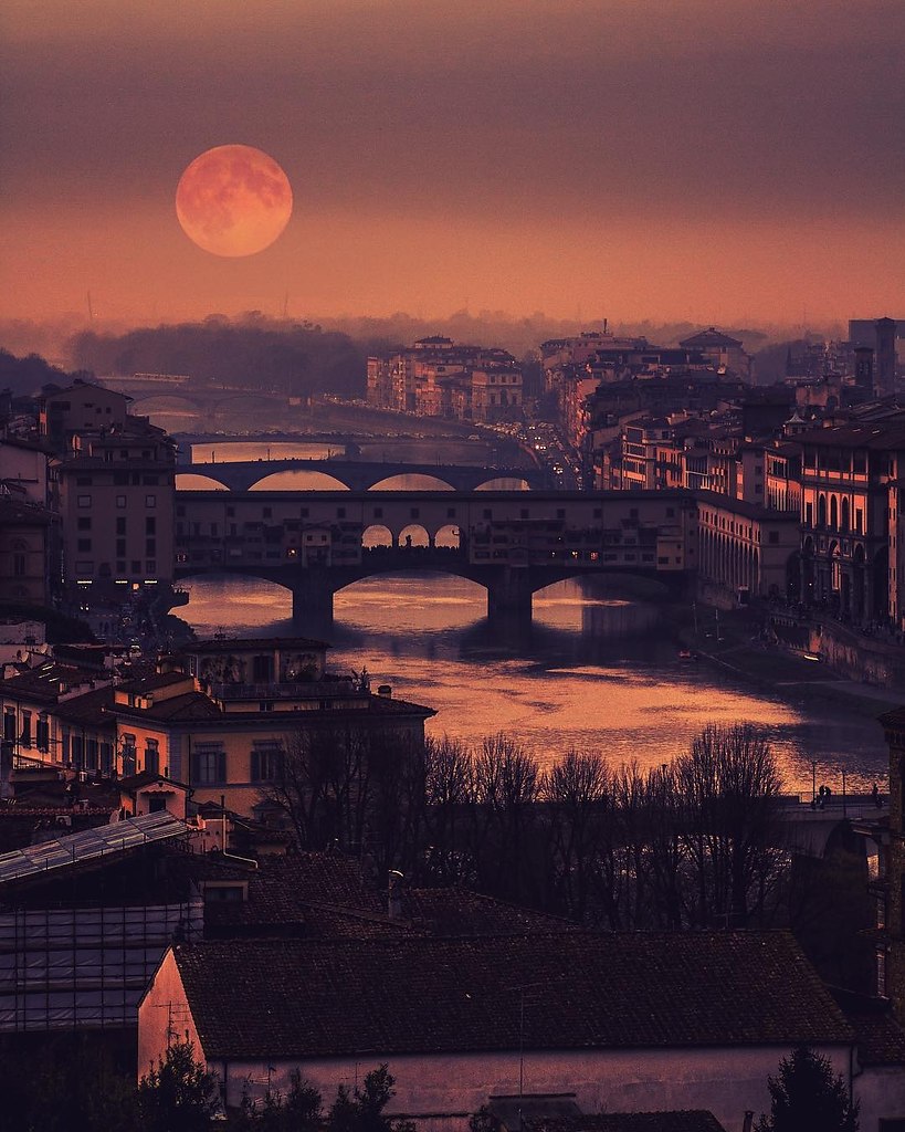 Луна в италии