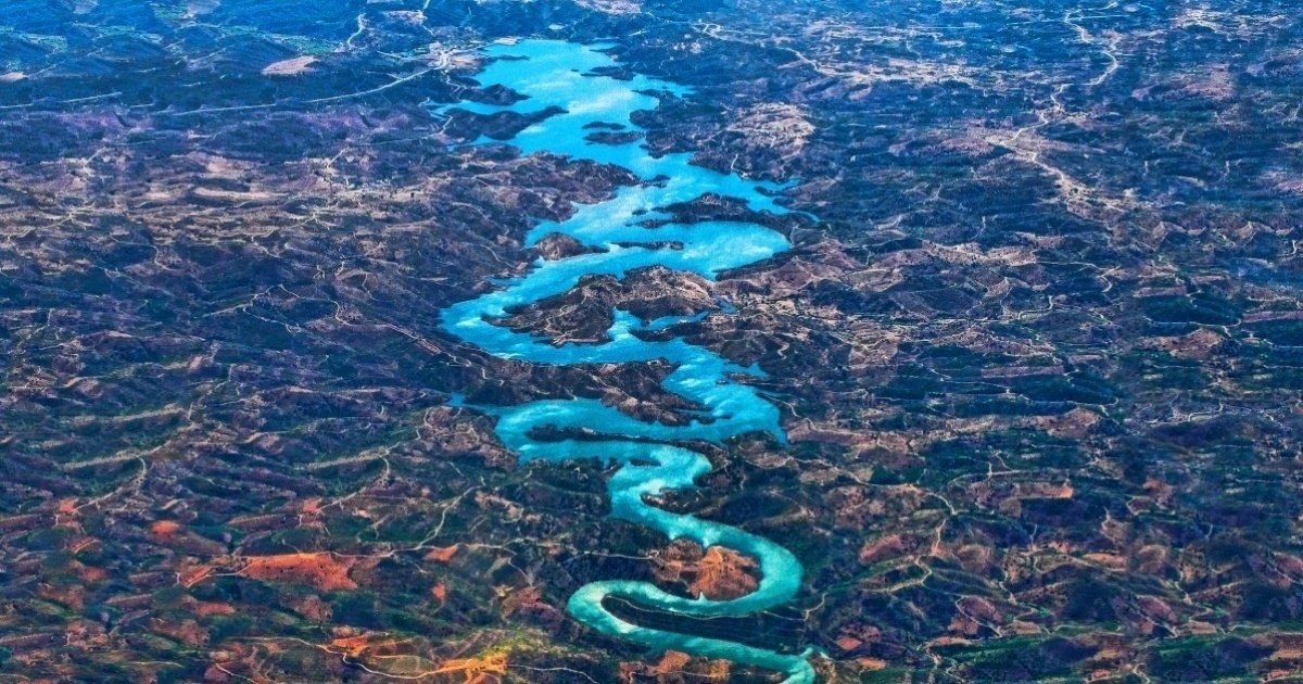 Река голубой дракон в португалии