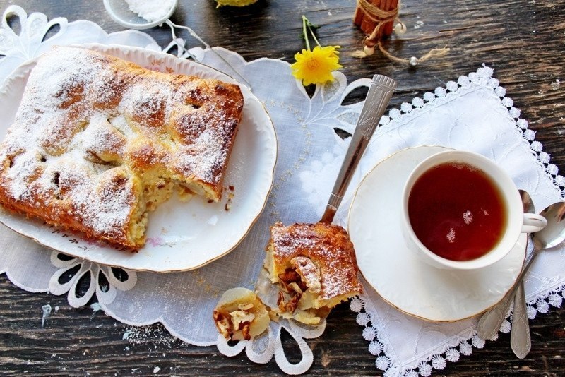 Творожный пирог с грушами и грецкими орехами