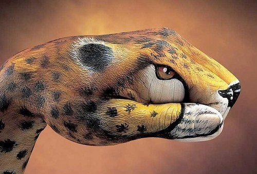 Рисунки на руках Guido Daniele.
