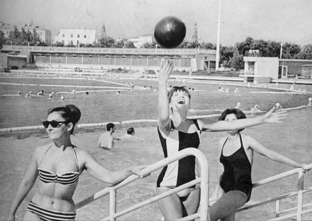 Открытый бассейн в Москве 1960
