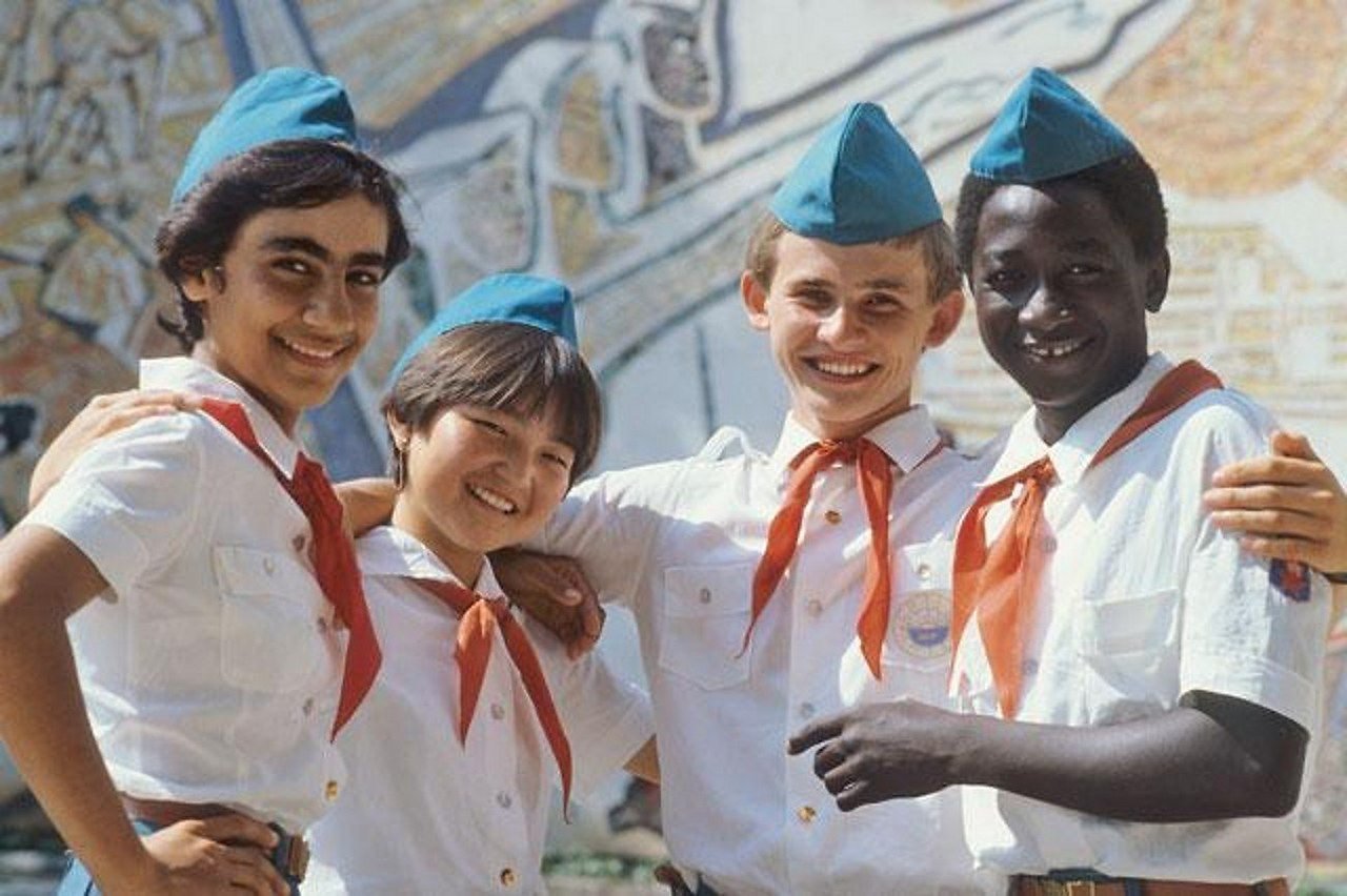 Пионерский лагерь Артек СССР дети