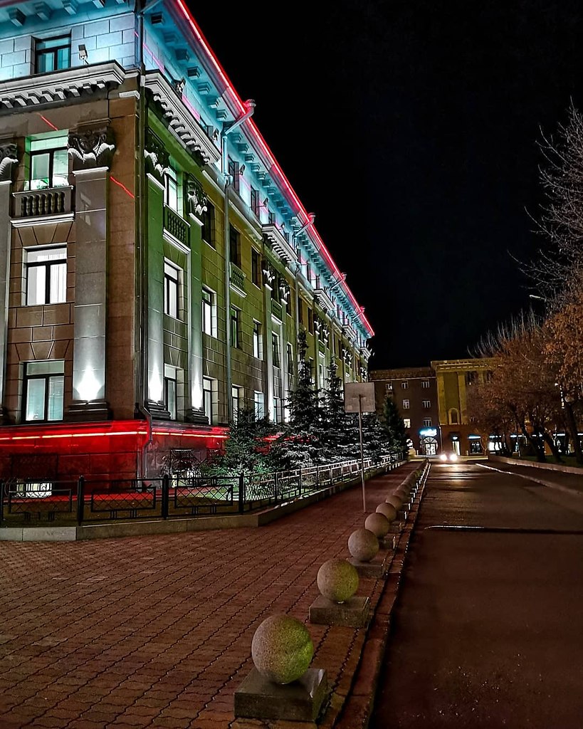 Вечер красноярск. Красноярск центр. Красноярск центр достопримечательности. Вечерний Красноярск. Вечерний центр Красноярска.