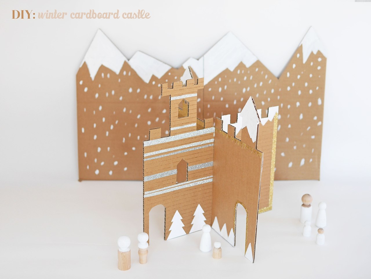 Зимний замок из картона