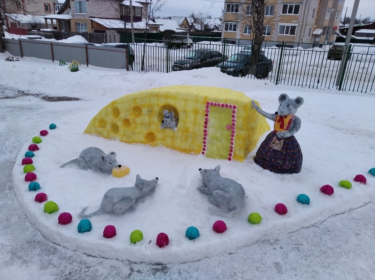 Постройки из снега в детском саду