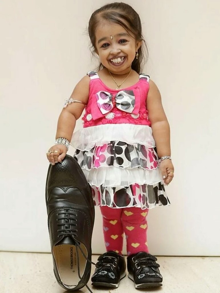 Джиоти Амджи самая маленькая девушка в мире