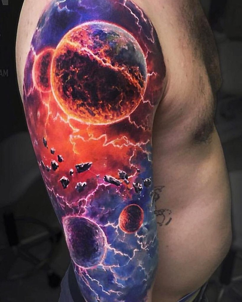 татуировки мужские космос