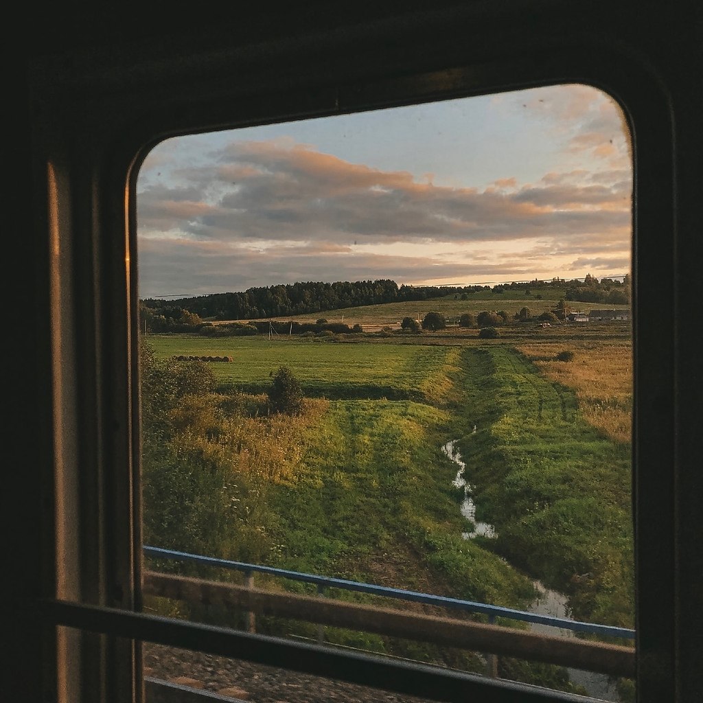 Вид из окна вагона поезда