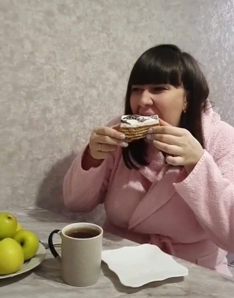 Я всегда так обманываю детей, делая вид что это невкусно, чтобы не делиться с ними вкусняшками - 2