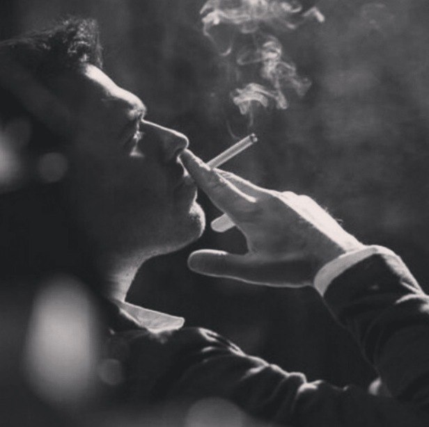 Фото с сигаретой в руке мужские