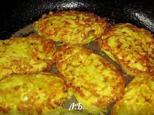 ОЛАДЬИ ИЗ КАБАЧКОВ.Это очень простое и вкусное блюдо, которое готовится очень быстро. Но в нем есть ... - 5