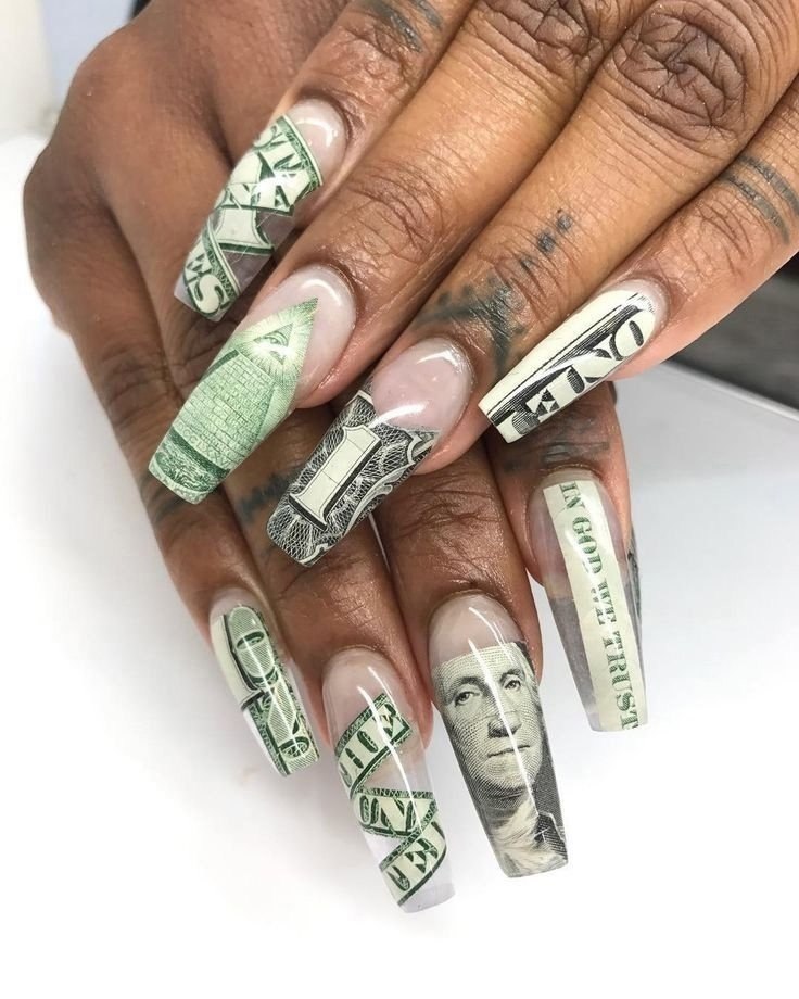 Денежные ногти на апрель 2024. Ногти с деньгами. Денежный маникюр. Дизайн ногтей с деньгами. Ногти с купюрой.