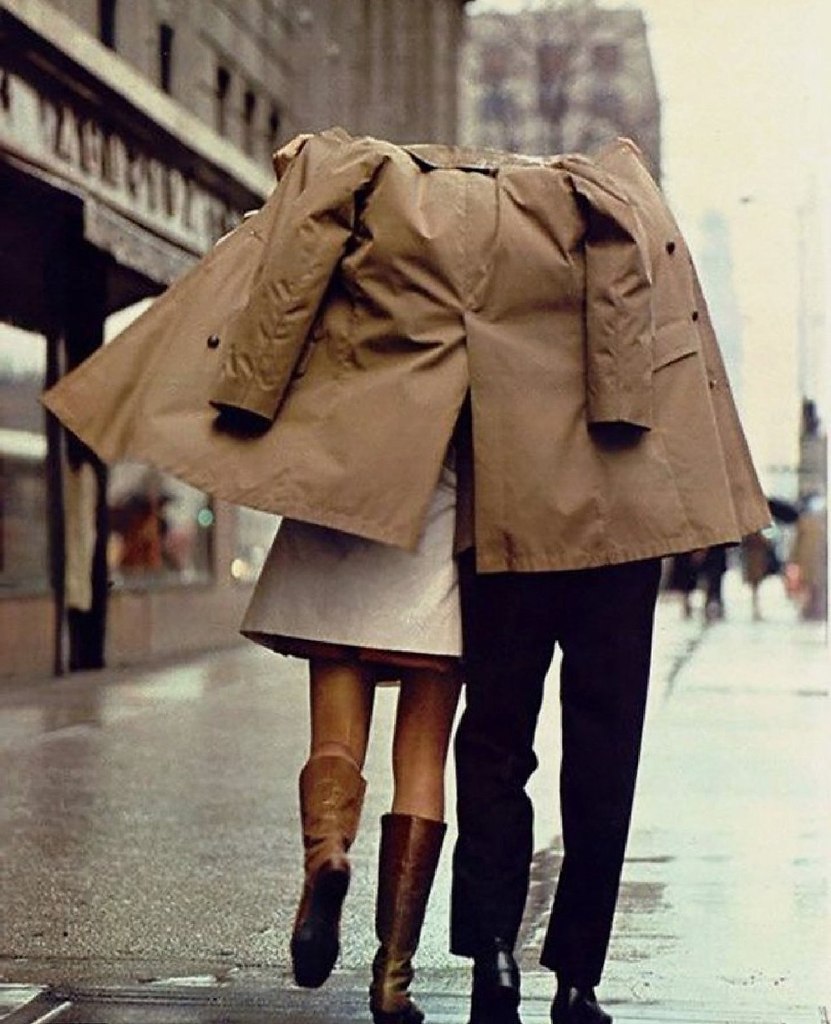 Парень и девушка в пальто