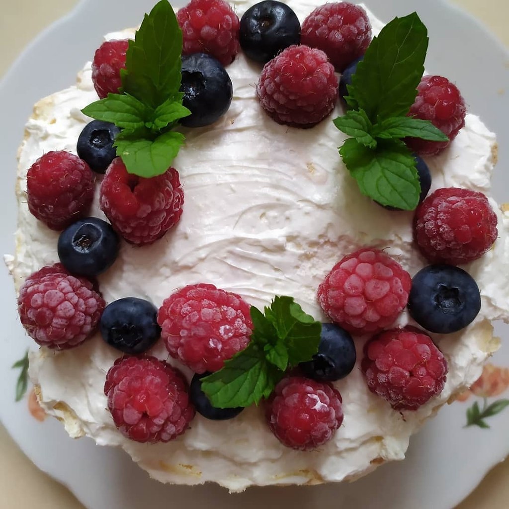 Меренговый торт фото с ягодами