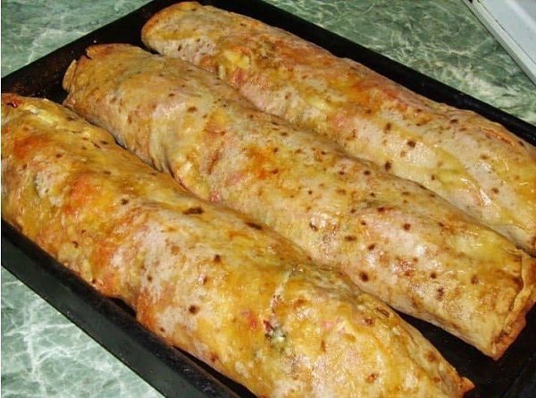 Лаваш фаршированный и запеченный в духовке. тонкий лаваш мясо или любые изделия из него по вкусу сыр ... - 5