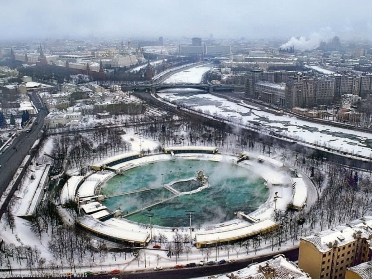 Бассейн на месте храма Христа Спасителя в Москве