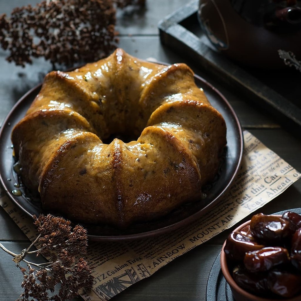 Выпечка с финиками и орехами