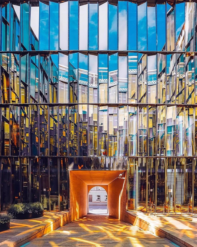 зеркальный дворик в санкт петербурге