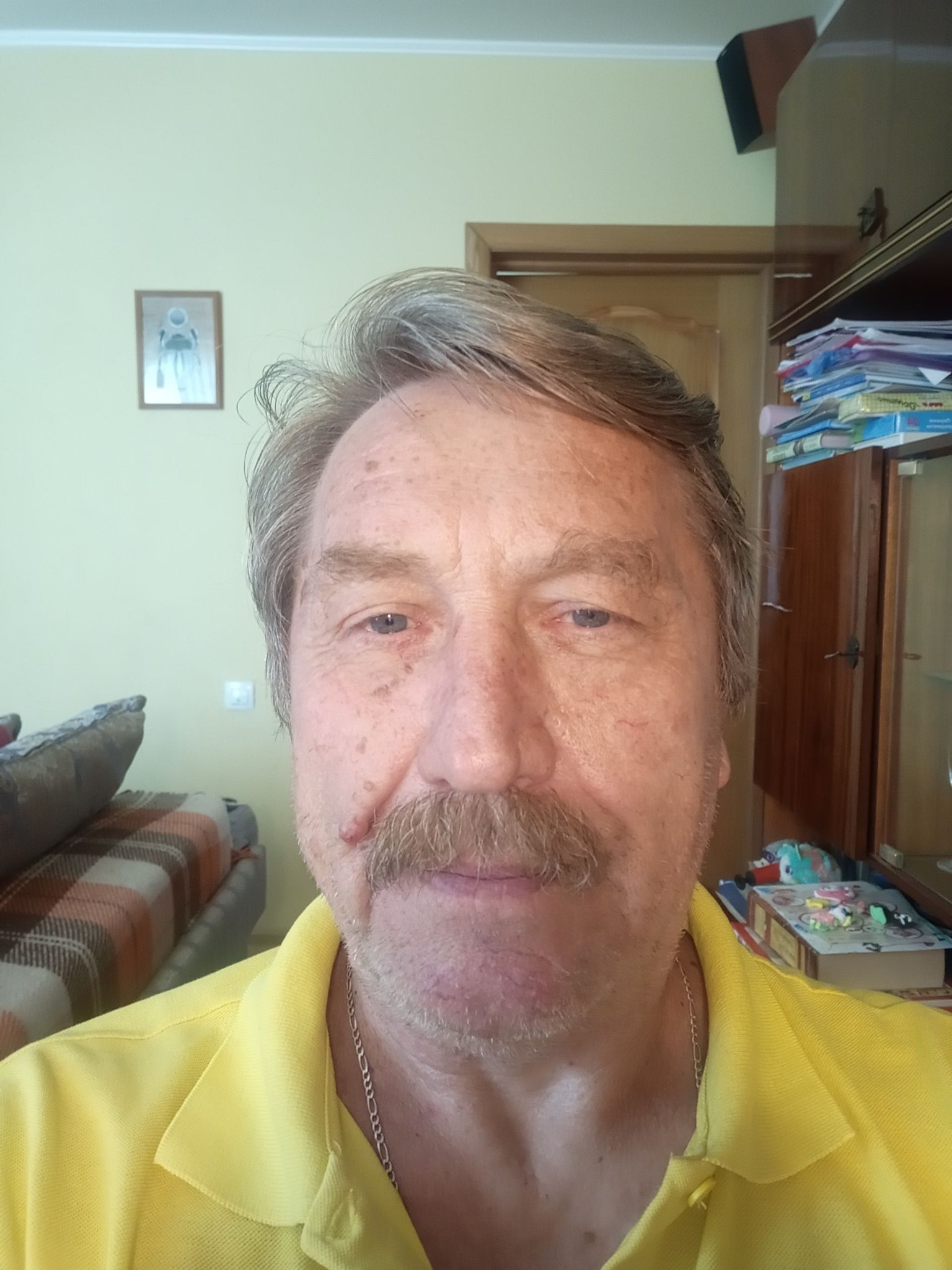 Человек которому 69 лет. Человеку 69 лет. Чарльз осборн икал 69 лет. Шея старика. Человеку 69 лет.