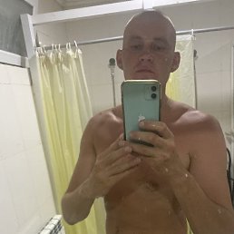 Олег, 28, Горловка