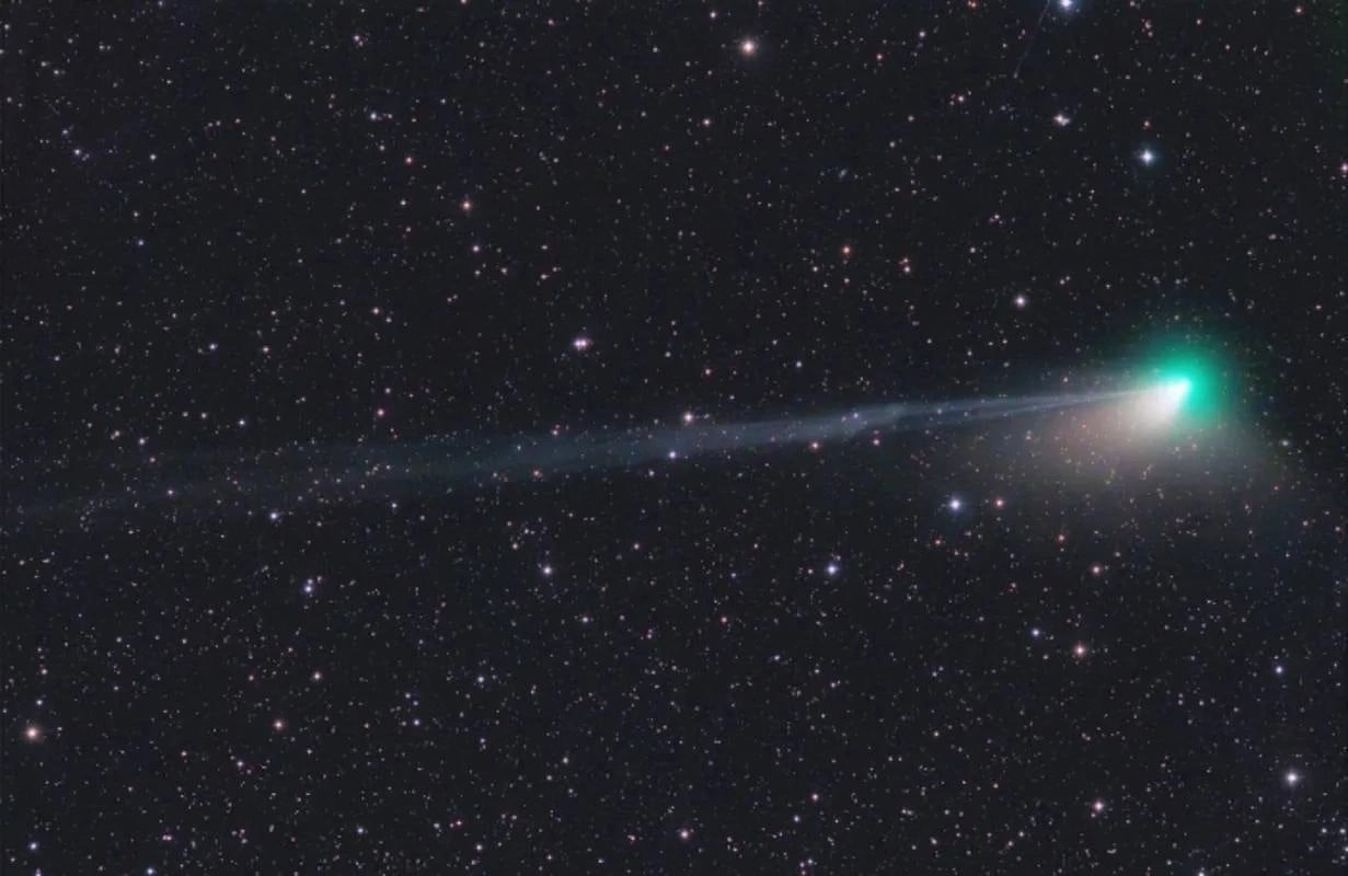 В ночь с 1 на 2 февраля рядом с землей пролетит очень редкая зеленая комета. На неё можно будет ... - 2