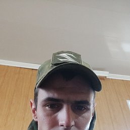 Alex, 29, 