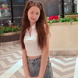 Карина, 19, Москва