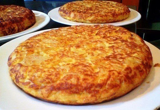 Тортилья душевная (испанская кухня). Очень просто! Ингредиенты и приготовление: Сварить картофельное ...
