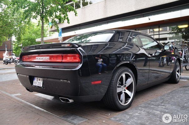 Dodge Challenger SRT-8 392 - 3