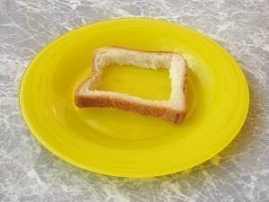 Горячие бутерброды. Для 6 бутербродов нам понадобятся: 6 кусочков окорока (колбасы, балыка и т.д.) ... - 2