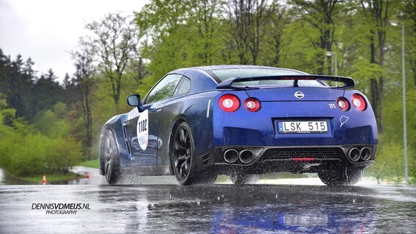 4WD Essential. Nissan GT-R.