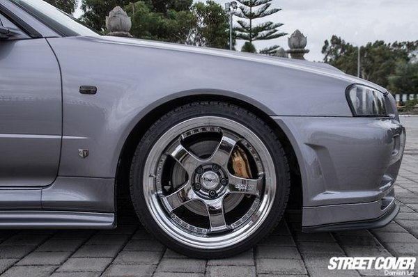 Nissan Skyline GT-R R34 - 4