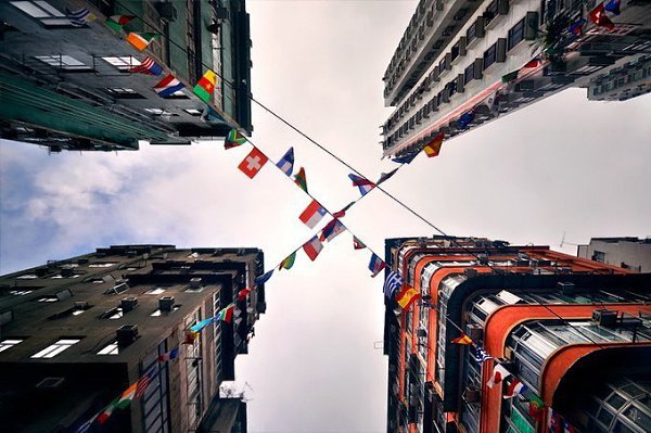 Французский фотоограф Romain Jacquet-Lagrze снял оригинальную фотосерию Vertical Horizon, сосотоящую ... - 3